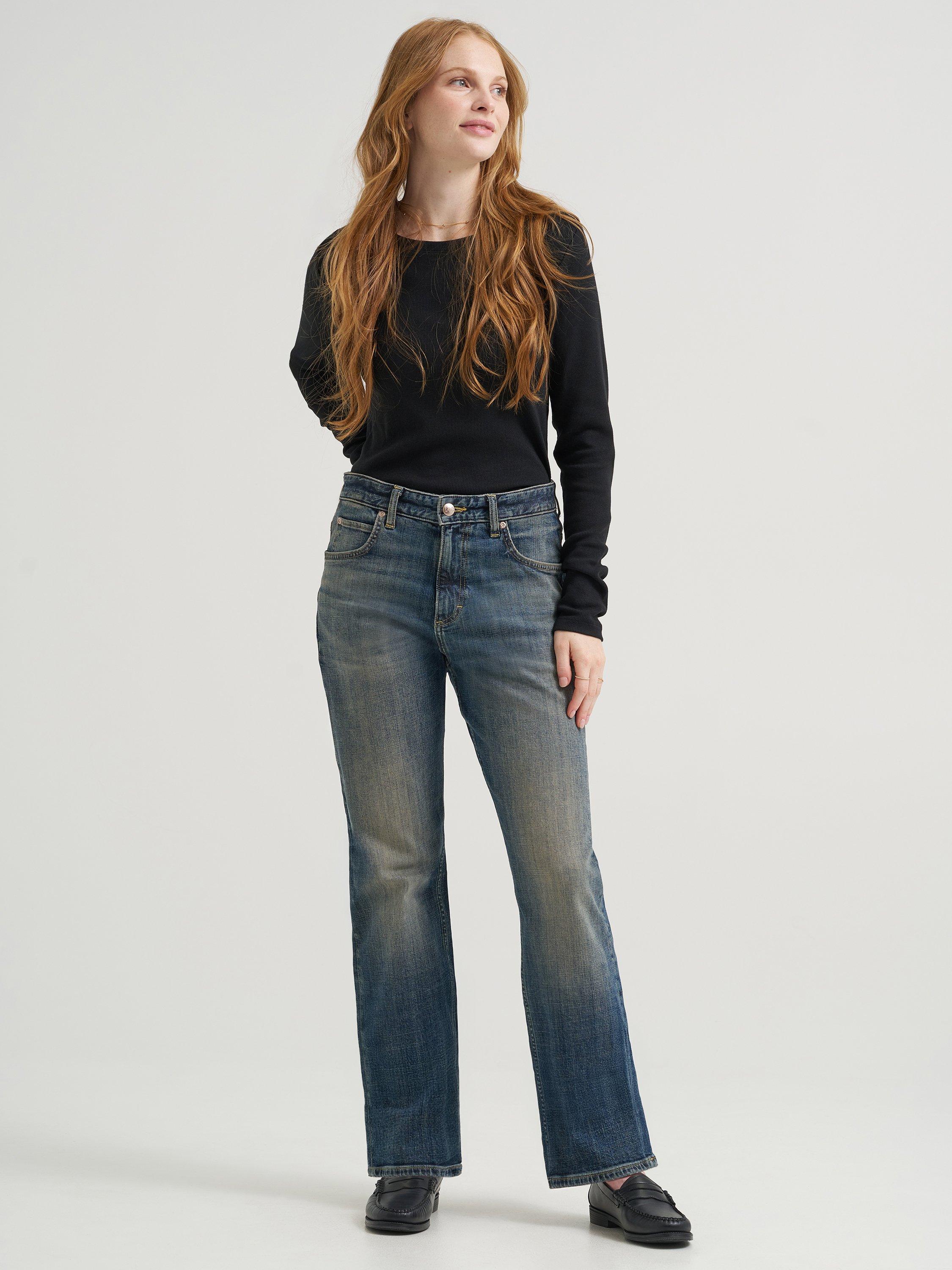 Model wearing size 4 Regular Fit Lee Jeans